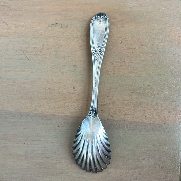 Antique 1847 ROGERS BROS A1 "OLIVE" SILVERPLATE SUGAR SHELL SPOON - Picture 4 of 6